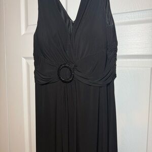 Jessica Howard Elegant Black Cocktail Dress with Beaded Ring Detail